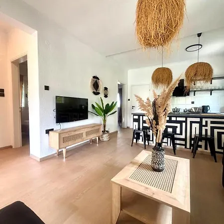 Ammo's By Horizon Homes * Orfánion