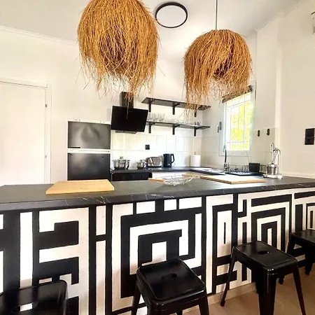 Ammo's By Horizon Homes Apartament Orfánion